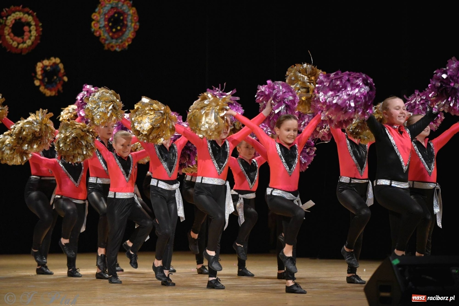 Zdjęcie w galerii na portalu naszraciborz.pl: Zespoły Źródła wspierają Kamilka. Piękny koncert w RCK [FOTO i WIDEO] wiadomości z regionu