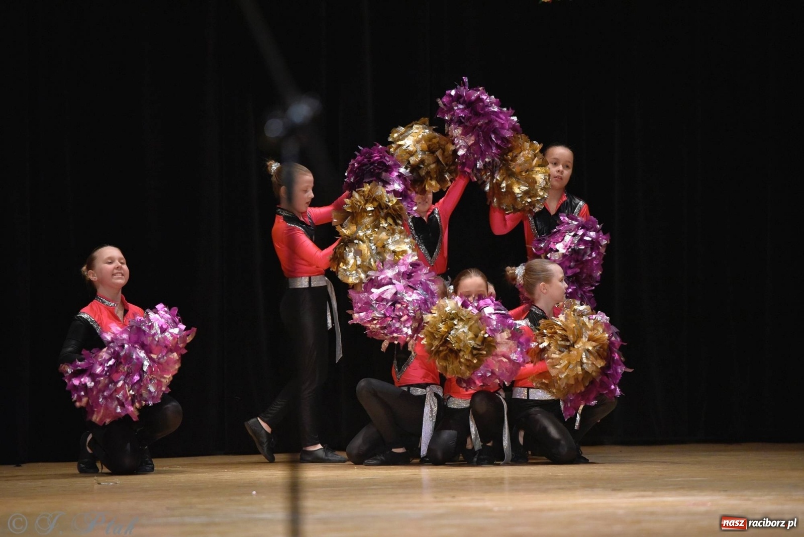 Zdjęcie w galerii na portalu naszraciborz.pl: Zespoły Źródła wspierają Kamilka. Piękny koncert w RCK [FOTO i WIDEO] wiadomości z regionu