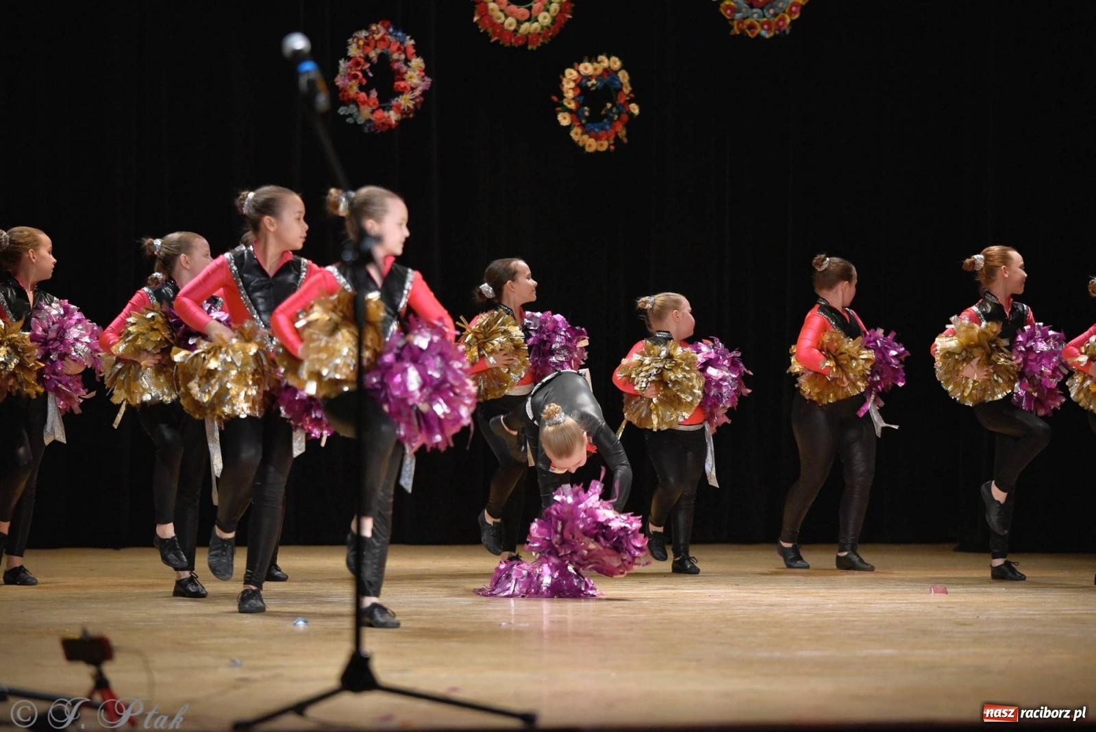 Zdjęcie w galerii na portalu naszraciborz.pl: Zespoły Źródła wspierają Kamilka. Piękny koncert w RCK [FOTO i WIDEO] wiadomości z regionu