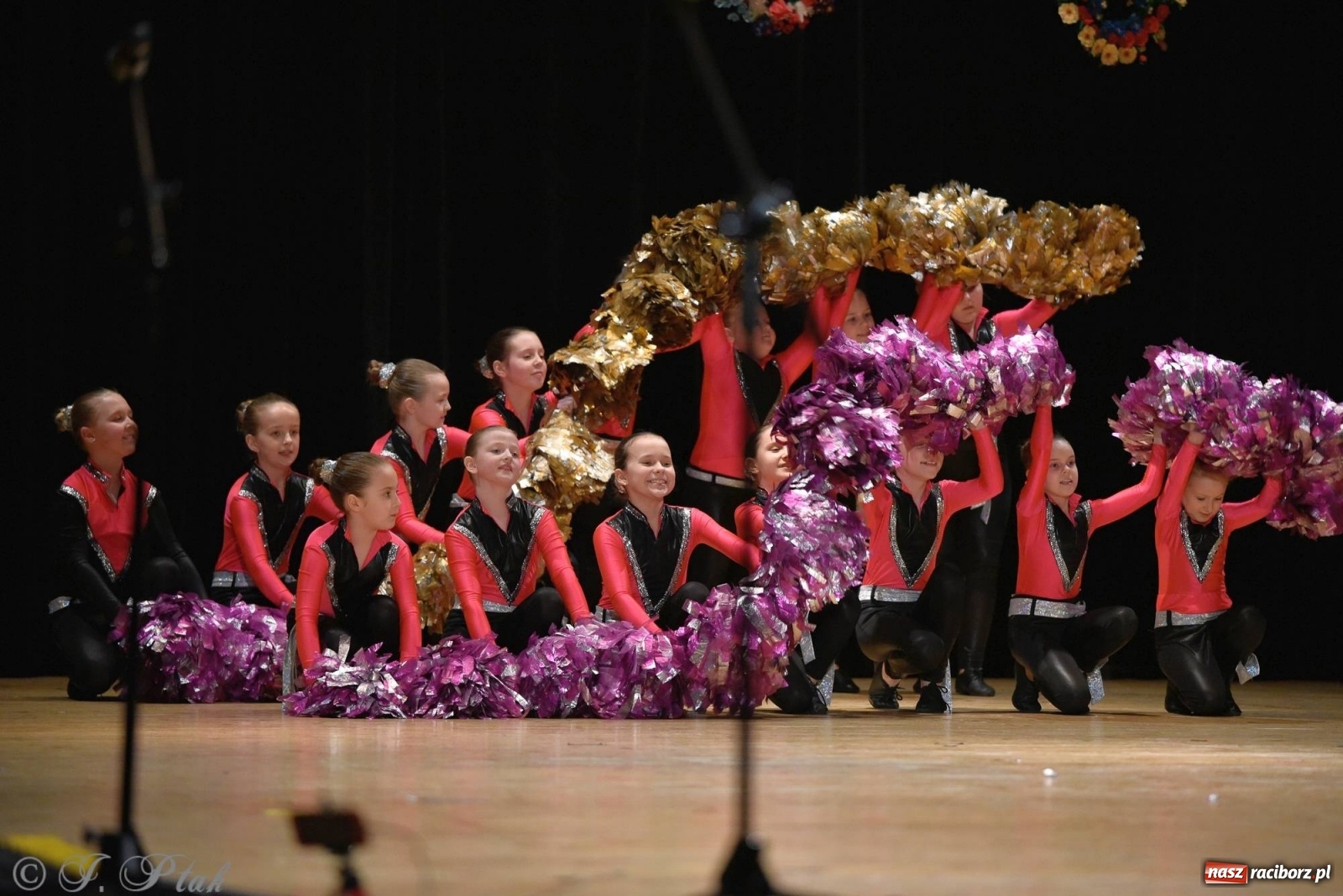 Zdjęcie w galerii na portalu naszraciborz.pl: Zespoły Źródła wspierają Kamilka. Piękny koncert w RCK [FOTO i WIDEO] wiadomości z regionu
