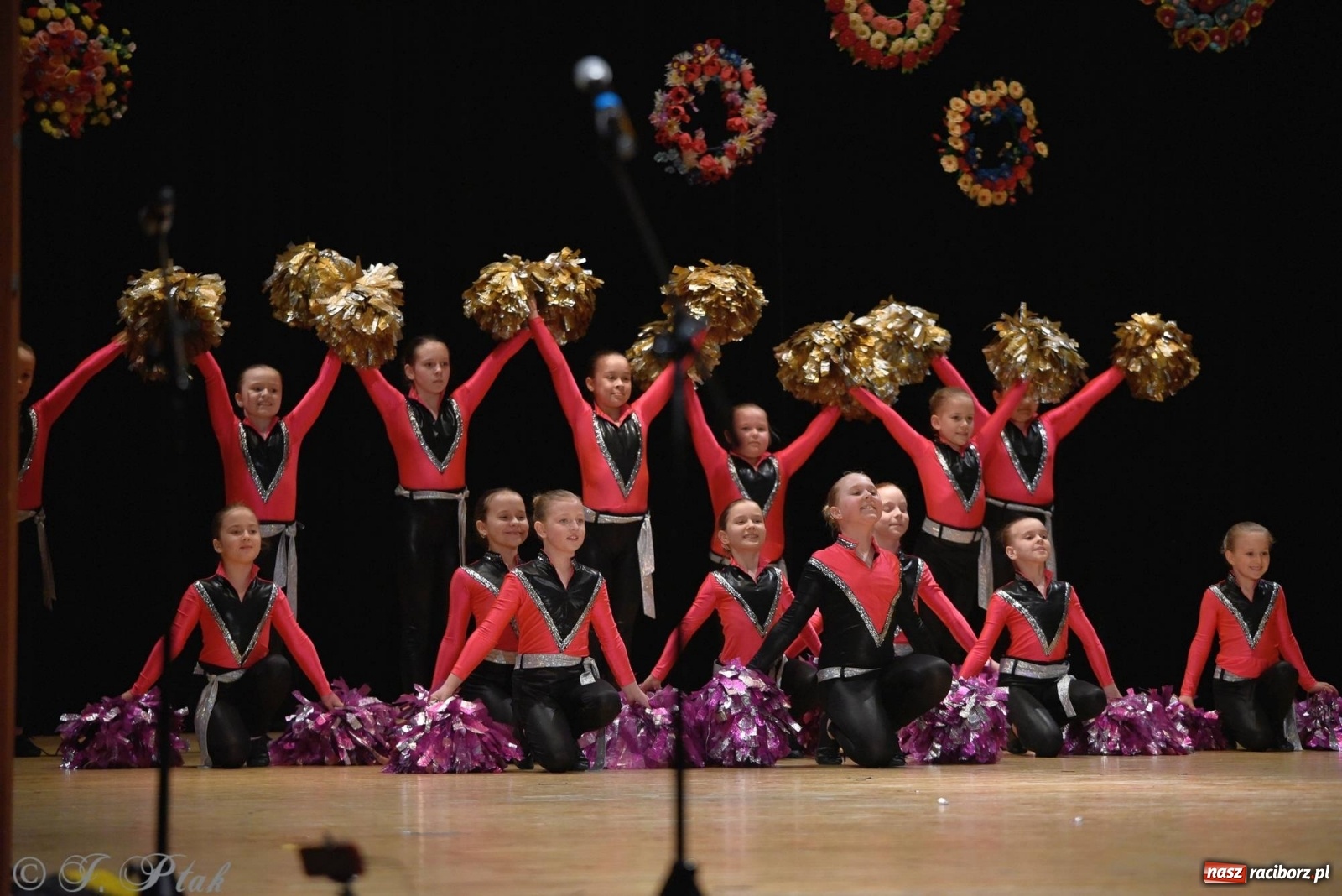 Zdjęcie w galerii na portalu naszraciborz.pl: Zespoły Źródła wspierają Kamilka. Piękny koncert w RCK [FOTO i WIDEO] wiadomości z regionu