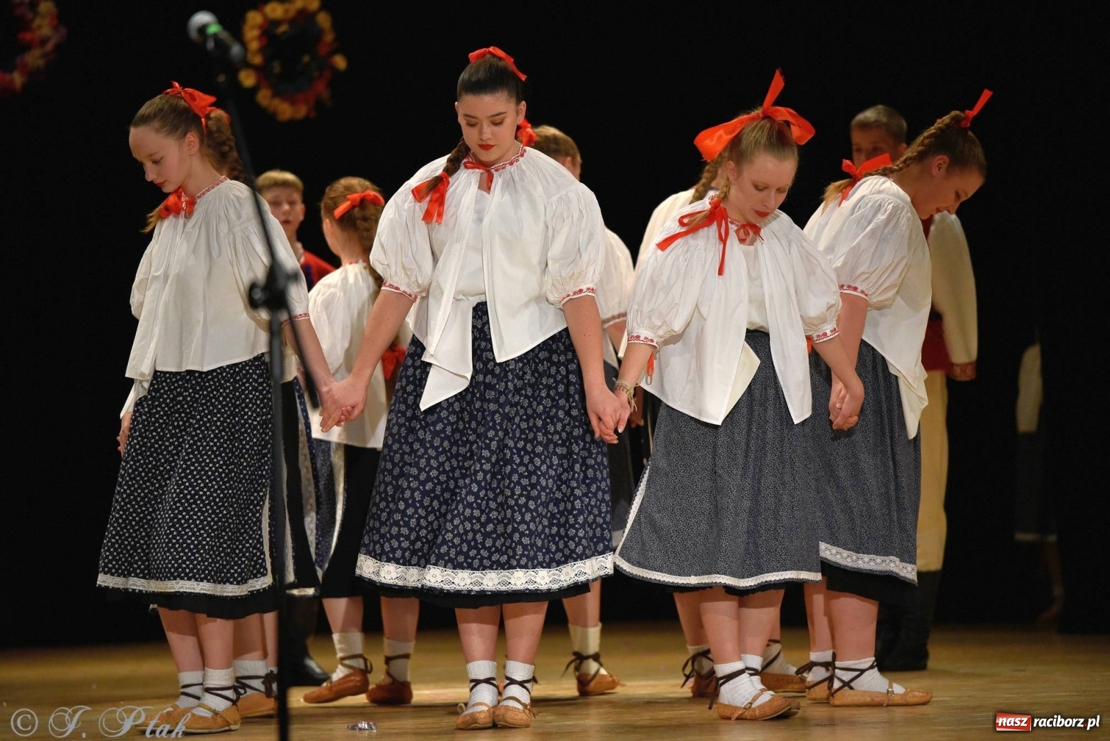 Zdjęcie w galerii na portalu naszraciborz.pl: Zespoły Źródła wspierają Kamilka. Piękny koncert w RCK [FOTO i WIDEO] wiadomości z regionu