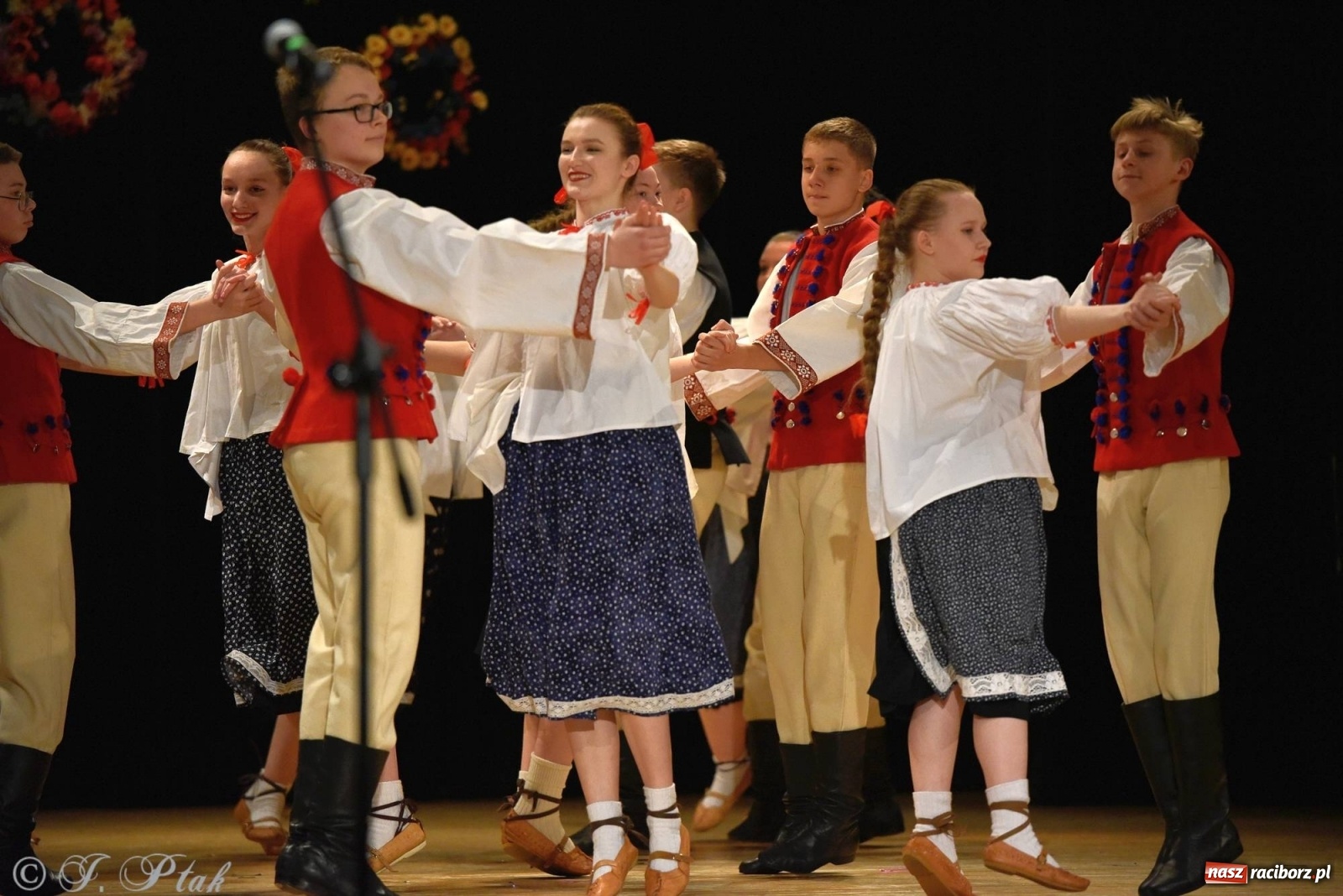Zdjęcie w galerii na portalu naszraciborz.pl: Zespoły Źródła wspierają Kamilka. Piękny koncert w RCK [FOTO i WIDEO] wiadomości z regionu