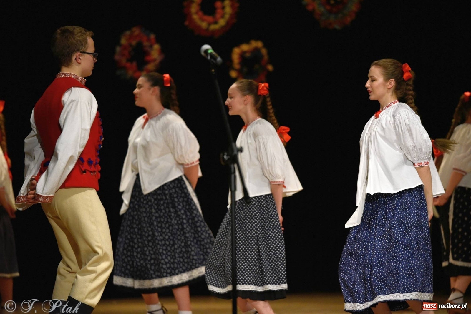 Zdjęcie w galerii na portalu naszraciborz.pl: Zespoły Źródła wspierają Kamilka. Piękny koncert w RCK [FOTO i WIDEO] wiadomości z regionu