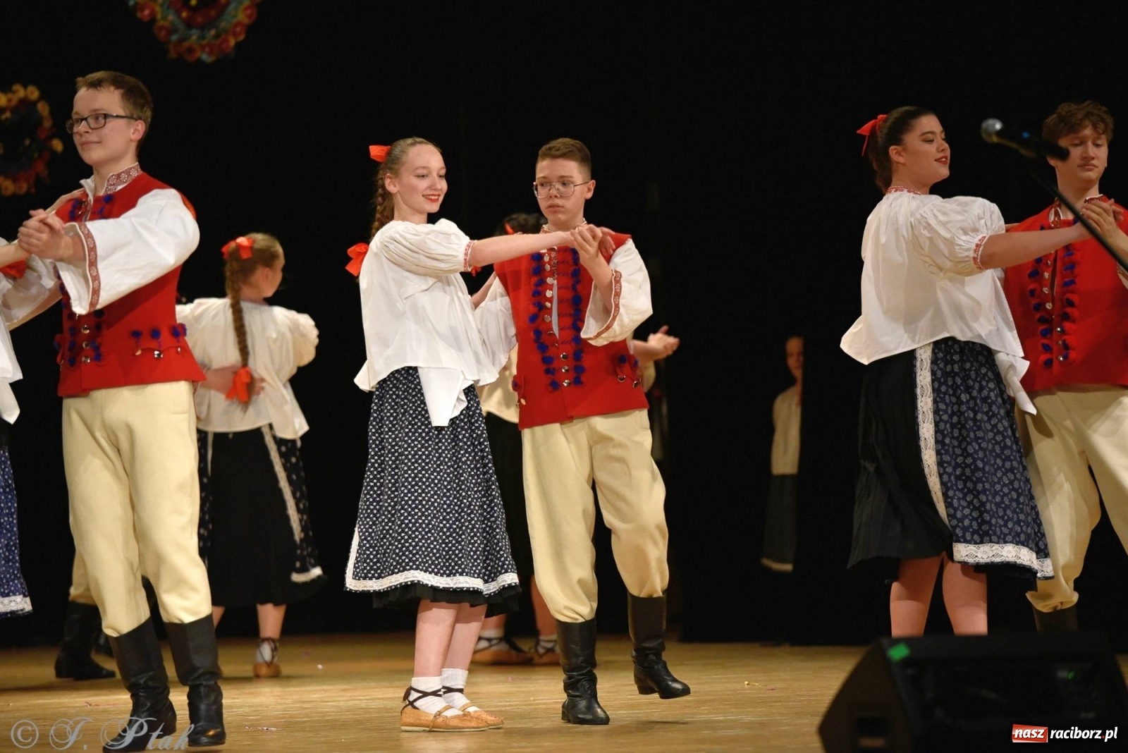 Zdjęcie w galerii na portalu naszraciborz.pl: Zespoły Źródła wspierają Kamilka. Piękny koncert w RCK [FOTO i WIDEO] wiadomości z regionu