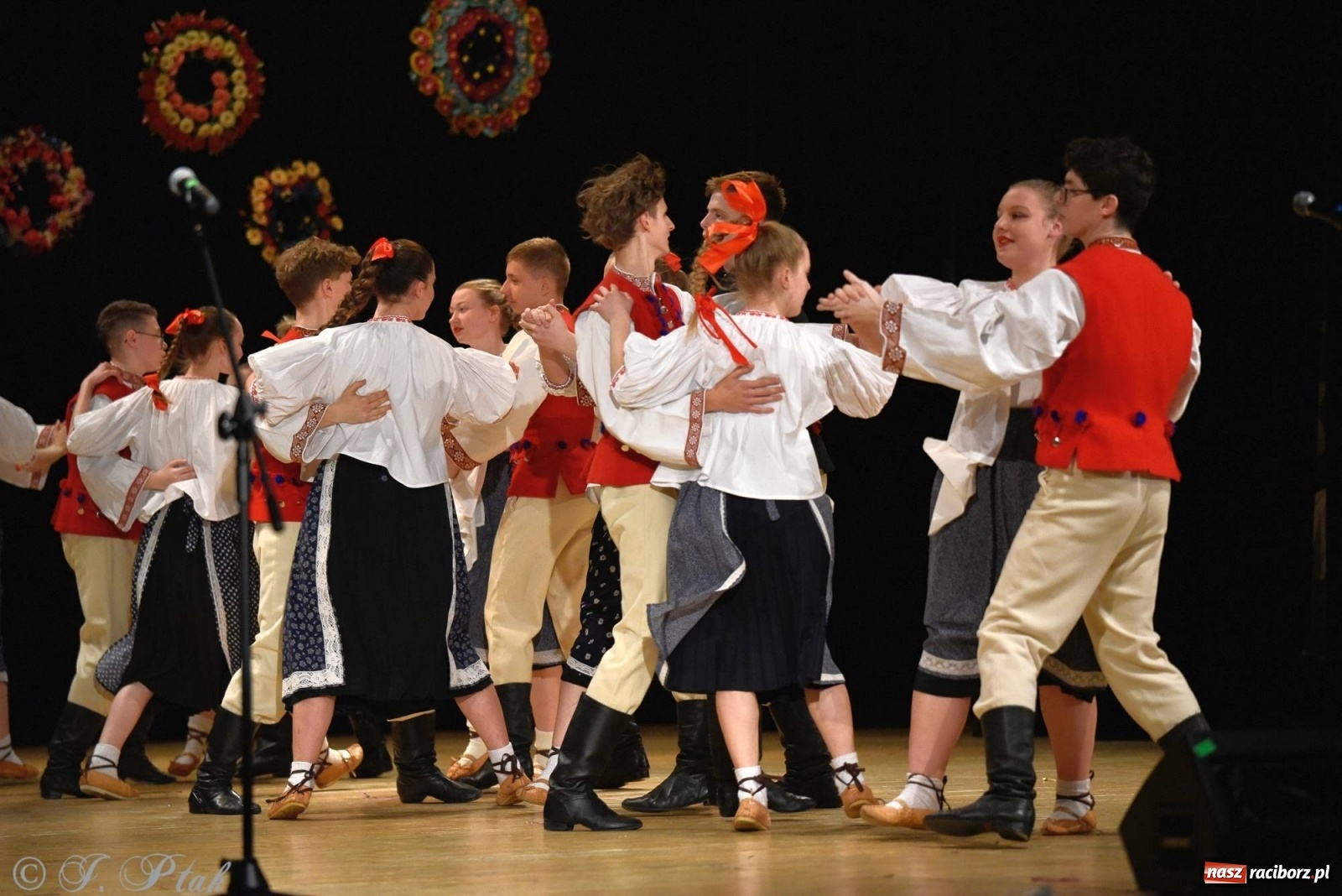 Zdjęcie w galerii na portalu naszraciborz.pl: Zespoły Źródła wspierają Kamilka. Piękny koncert w RCK [FOTO i WIDEO] wiadomości z regionu