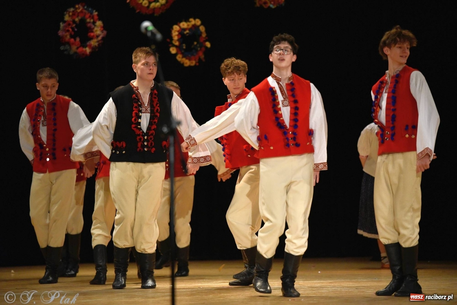 Zdjęcie w galerii na portalu naszraciborz.pl: Zespoły Źródła wspierają Kamilka. Piękny koncert w RCK [FOTO i WIDEO] wiadomości z regionu