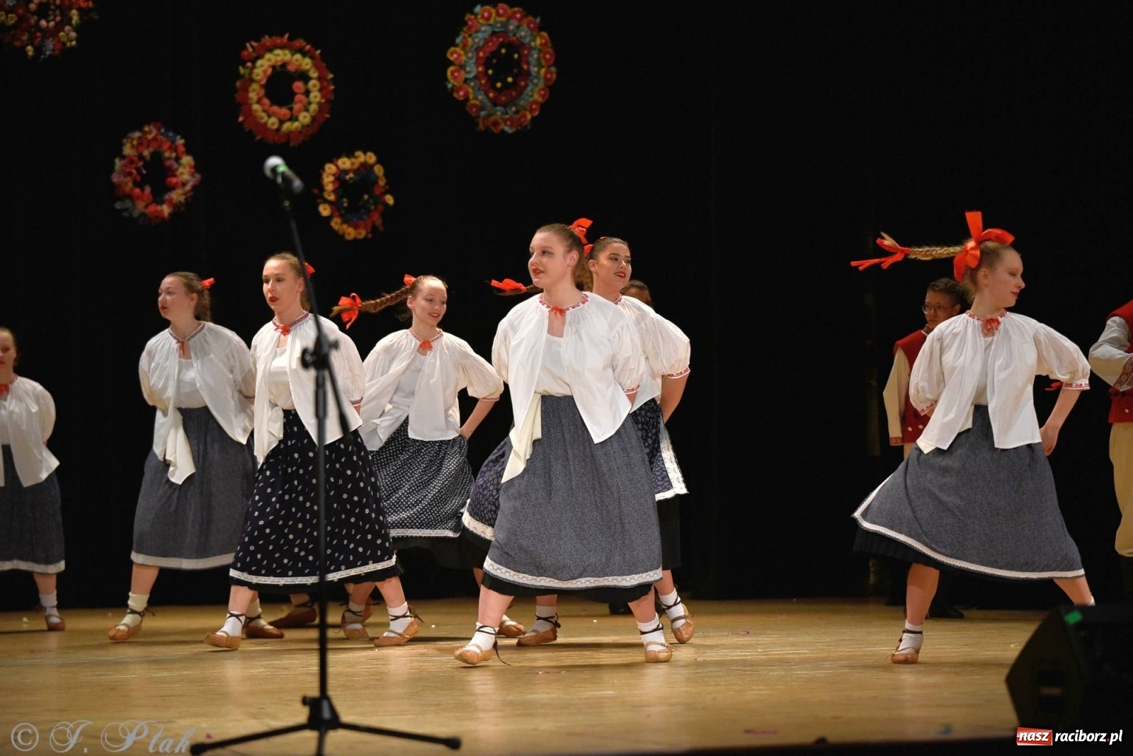 Zdjęcie w galerii na portalu naszraciborz.pl: Zespoły Źródła wspierają Kamilka. Piękny koncert w RCK [FOTO i WIDEO] wiadomości z regionu