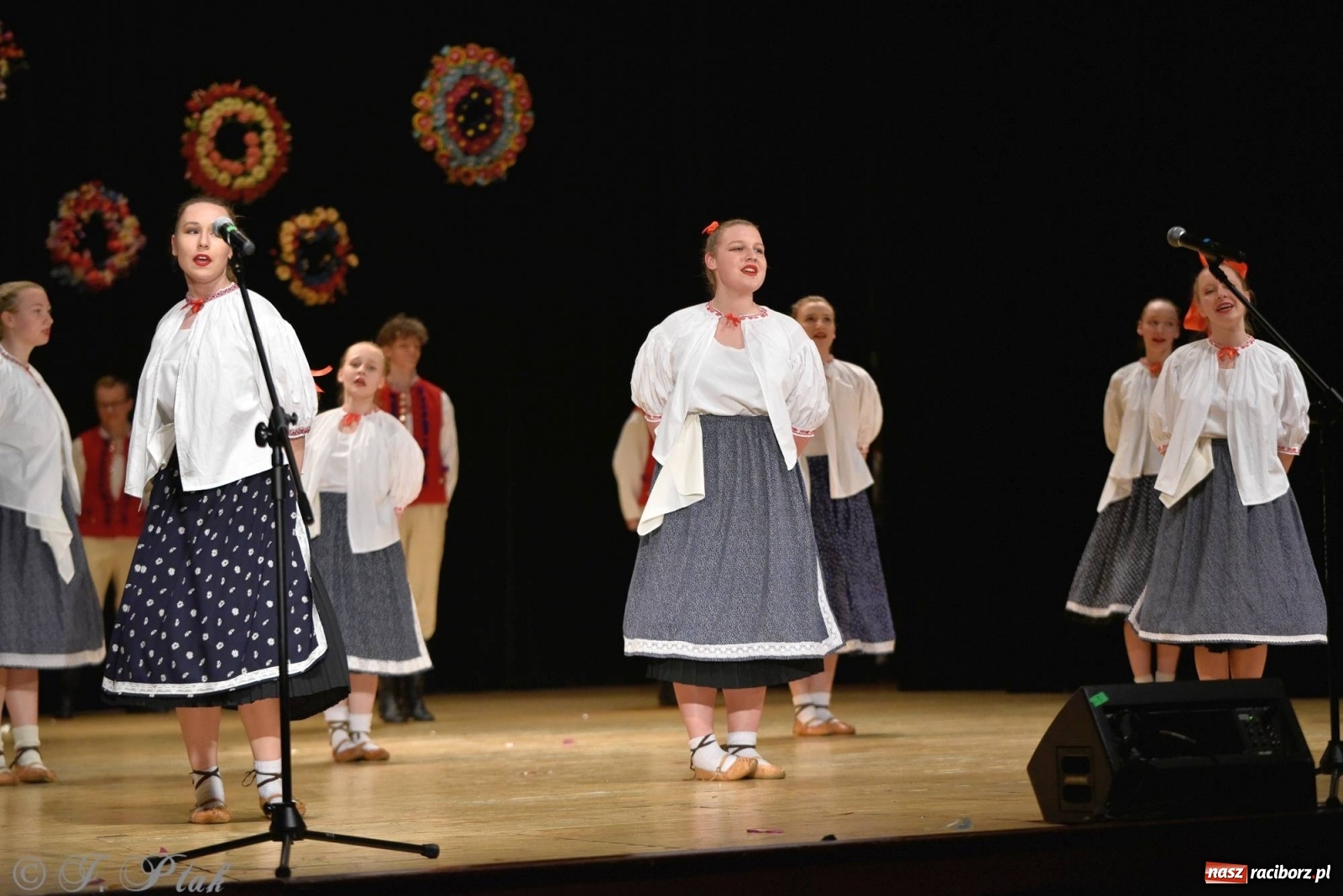 Zdjęcie w galerii na portalu naszraciborz.pl: Zespoły Źródła wspierają Kamilka. Piękny koncert w RCK [FOTO i WIDEO] wiadomości z regionu