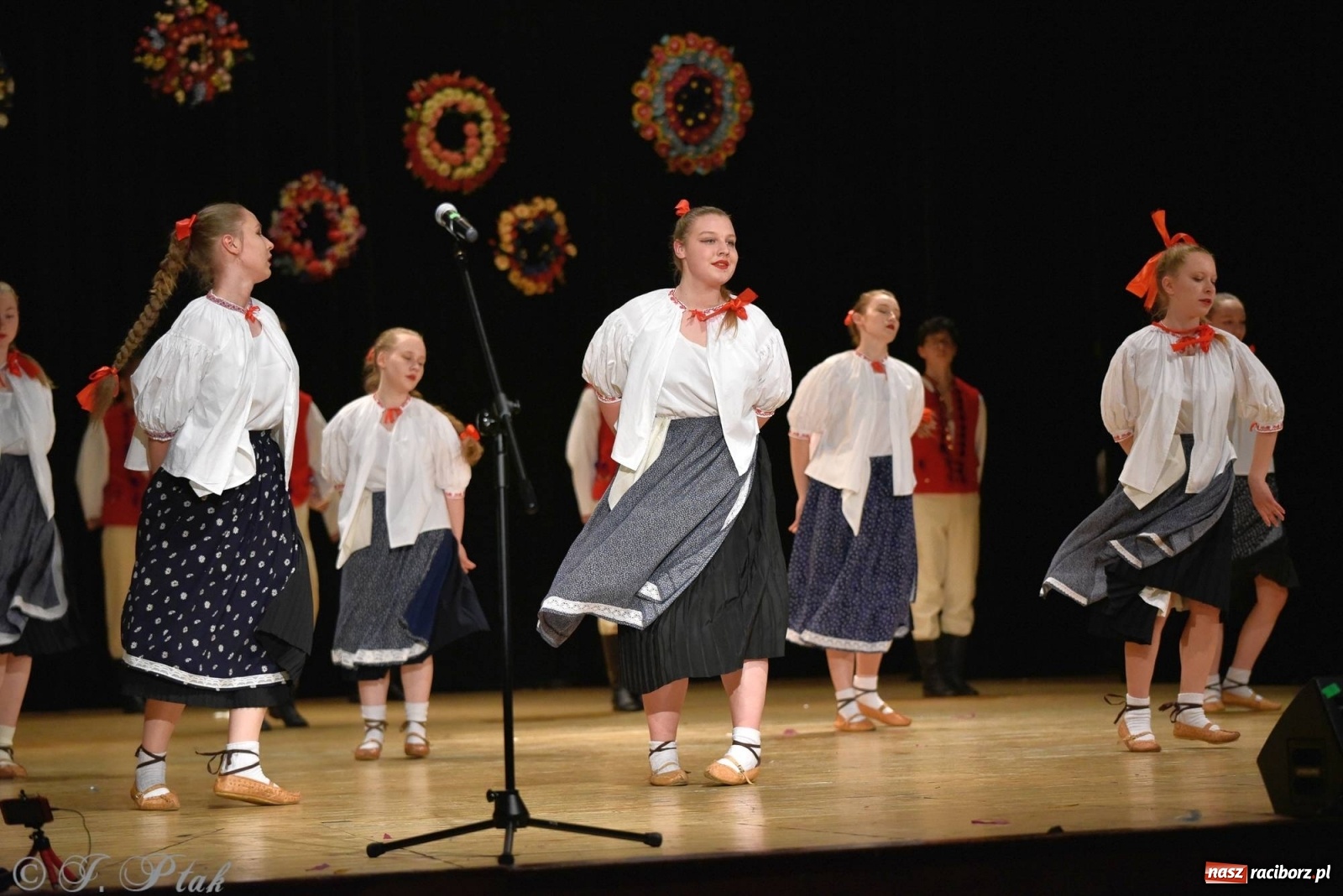 Zdjęcie w galerii na portalu naszraciborz.pl: Zespoły Źródła wspierają Kamilka. Piękny koncert w RCK [FOTO i WIDEO] wiadomości z regionu