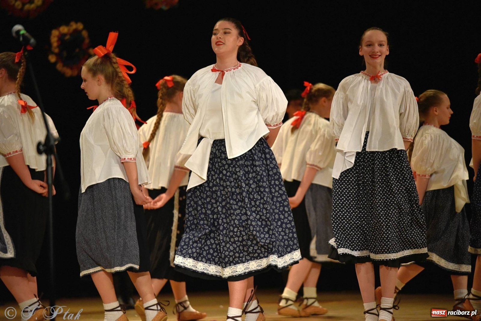 Zdjęcie w galerii na portalu naszraciborz.pl: Zespoły Źródła wspierają Kamilka. Piękny koncert w RCK [FOTO i WIDEO] wiadomości z regionu