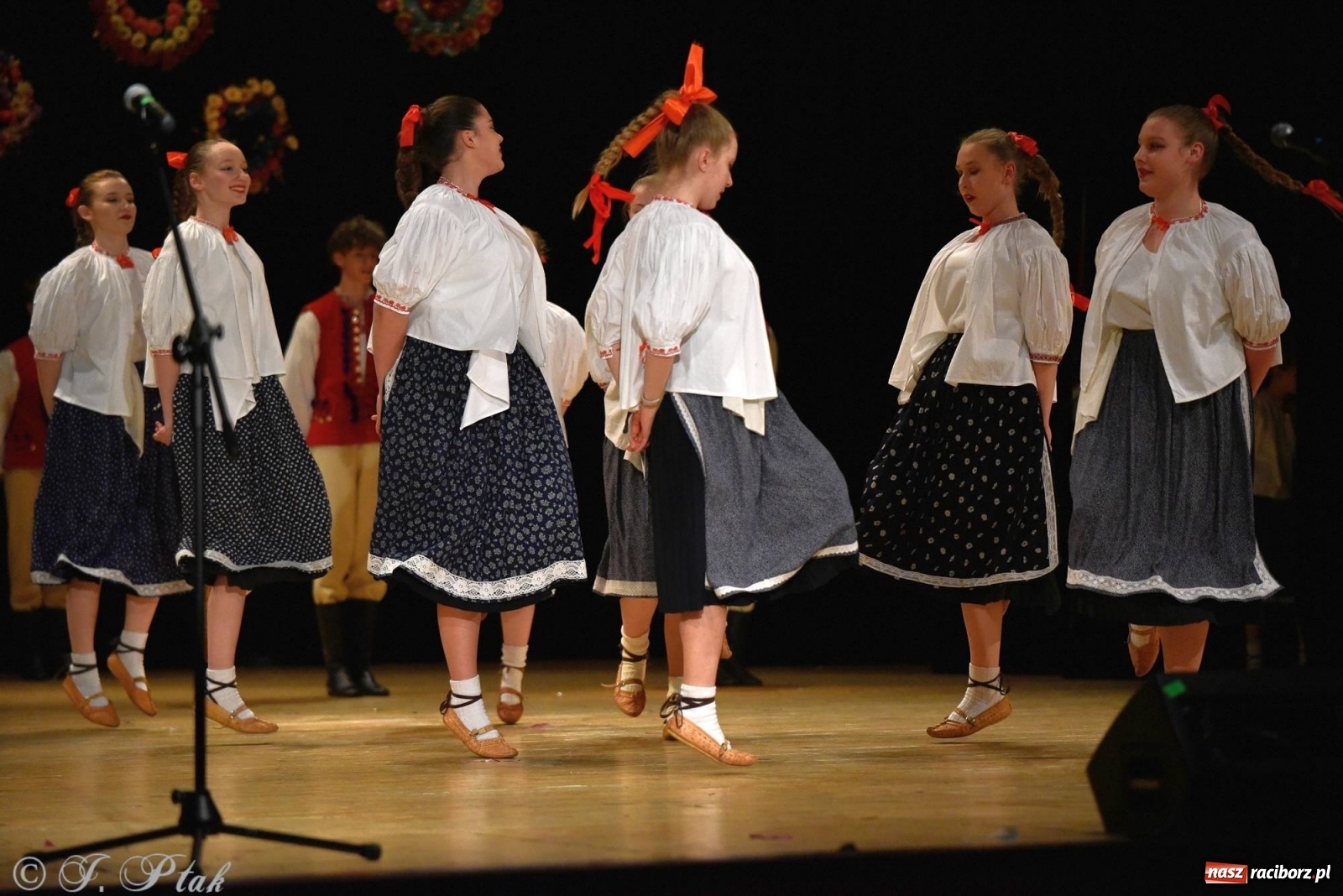 Zdjęcie w galerii na portalu naszraciborz.pl: Zespoły Źródła wspierają Kamilka. Piękny koncert w RCK [FOTO i WIDEO] wiadomości z regionu