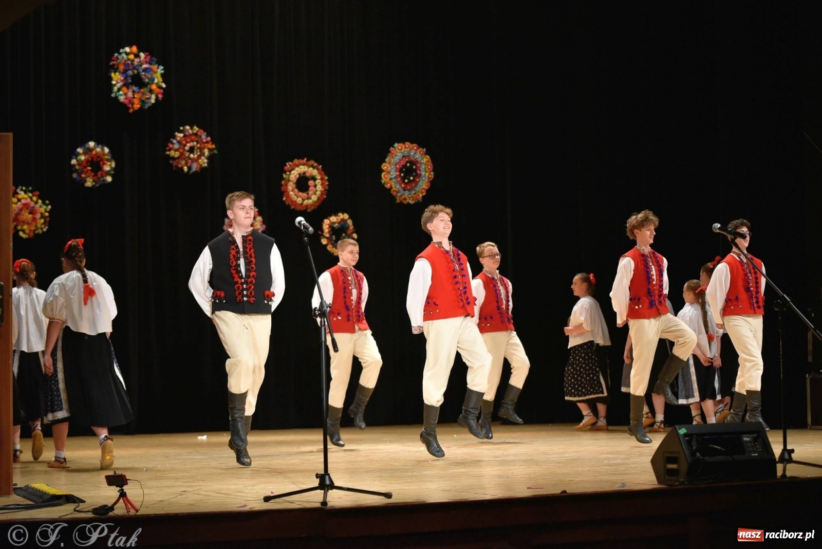 Zdjęcie w galerii na portalu naszraciborz.pl: Zespoły Źródła wspierają Kamilka. Piękny koncert w RCK [FOTO i WIDEO] wiadomości z regionu