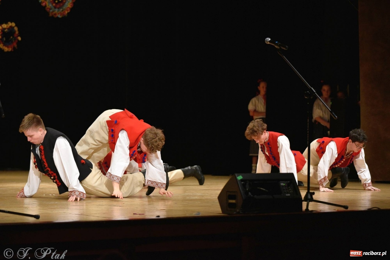 Zdjęcie w galerii na portalu naszraciborz.pl: Zespoły Źródła wspierają Kamilka. Piękny koncert w RCK [FOTO i WIDEO] wiadomości z regionu
