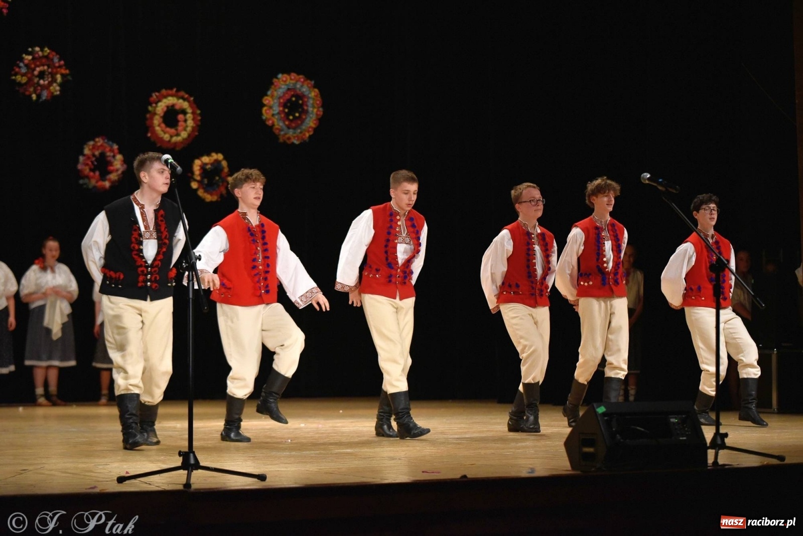 Zdjęcie w galerii na portalu naszraciborz.pl: Zespoły Źródła wspierają Kamilka. Piękny koncert w RCK [FOTO i WIDEO] wiadomości z regionu