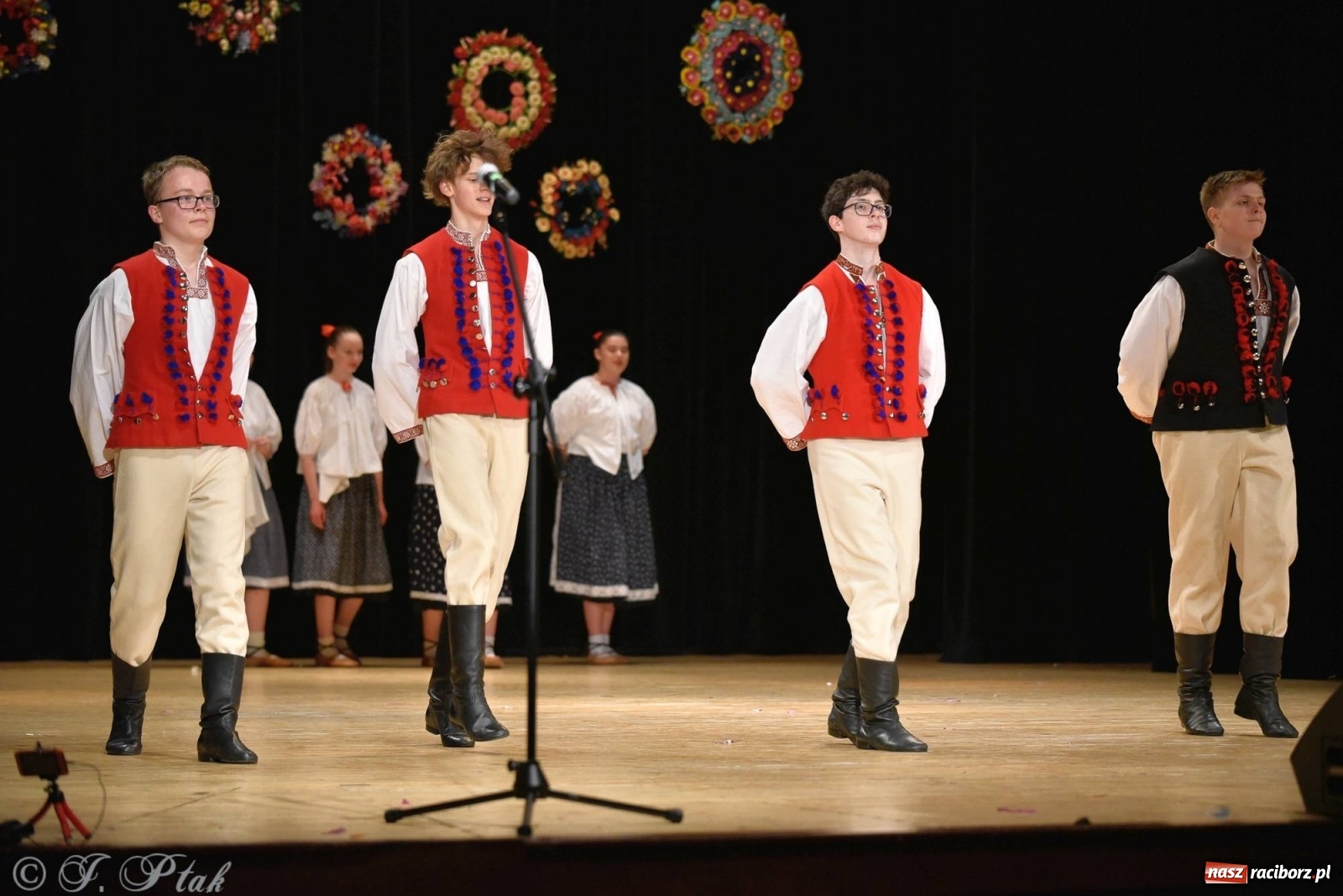 Zdjęcie w galerii na portalu naszraciborz.pl: Zespoły Źródła wspierają Kamilka. Piękny koncert w RCK [FOTO i WIDEO] wiadomości z regionu