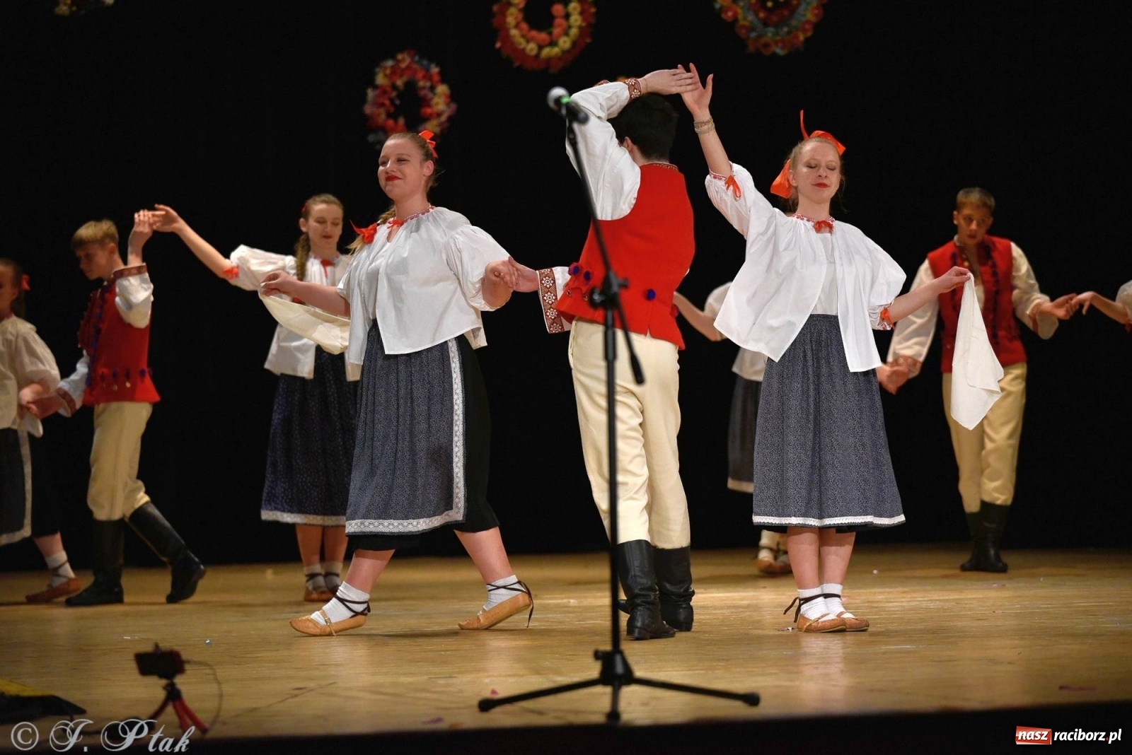 Zdjęcie w galerii na portalu naszraciborz.pl: Zespoły Źródła wspierają Kamilka. Piękny koncert w RCK [FOTO i WIDEO] wiadomości z regionu