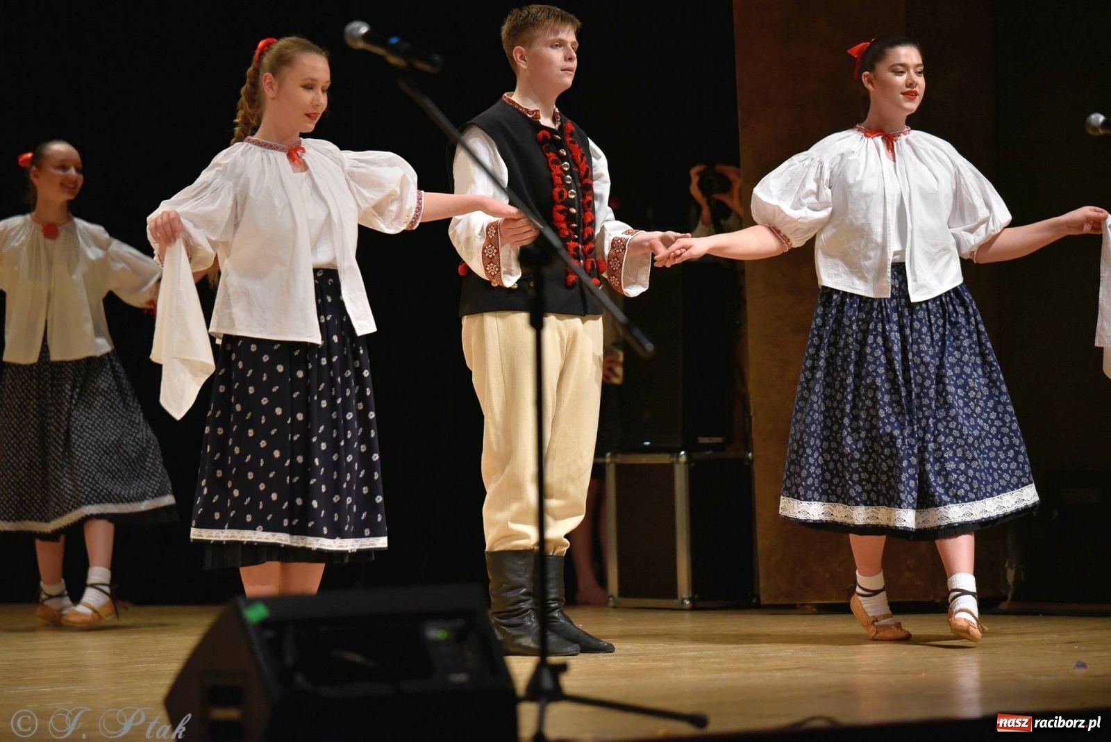 Zdjęcie w galerii na portalu naszraciborz.pl: Zespoły Źródła wspierają Kamilka. Piękny koncert w RCK [FOTO i WIDEO] wiadomości z regionu