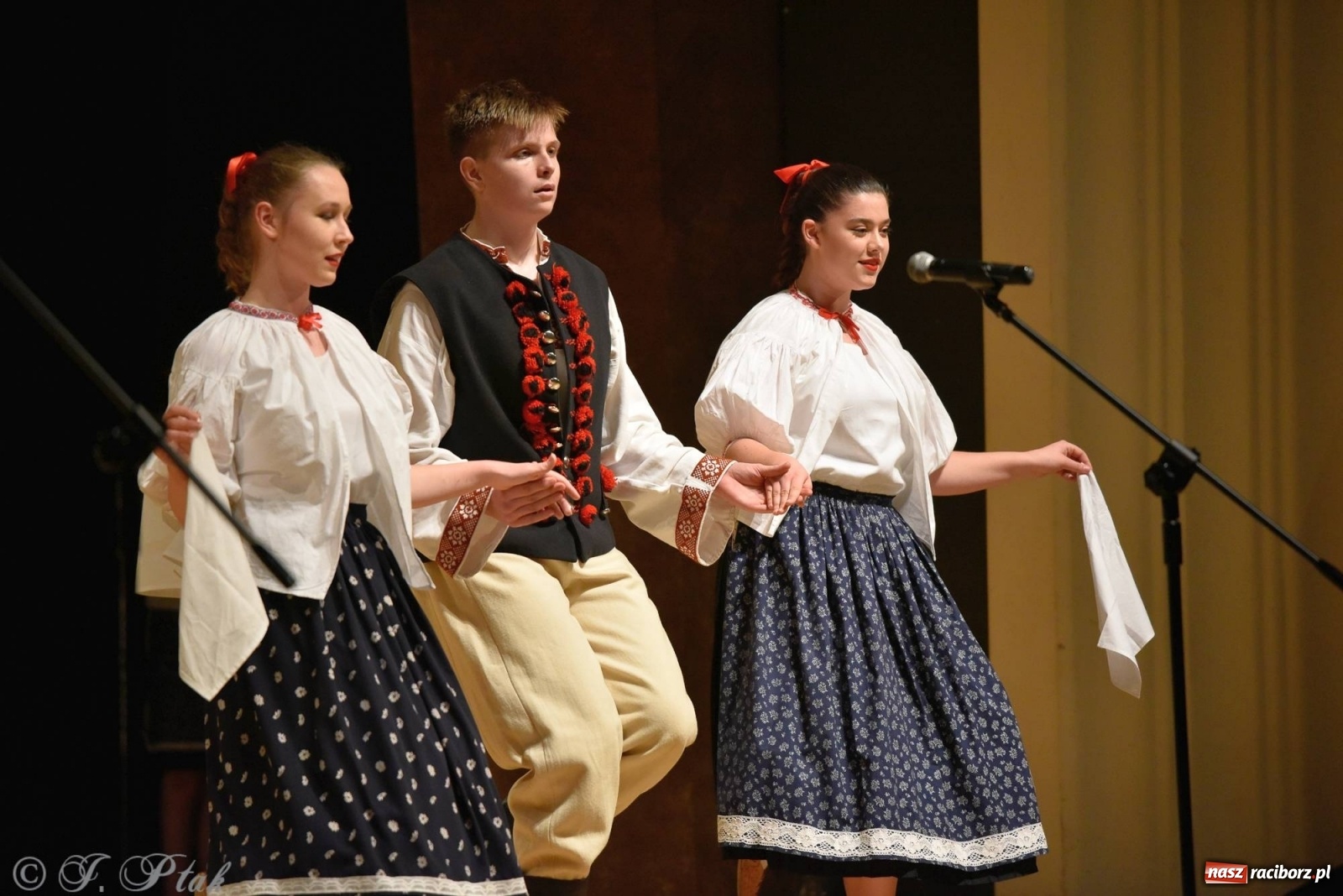 Zdjęcie w galerii na portalu naszraciborz.pl: Zespoły Źródła wspierają Kamilka. Piękny koncert w RCK [FOTO i WIDEO] wiadomości z regionu