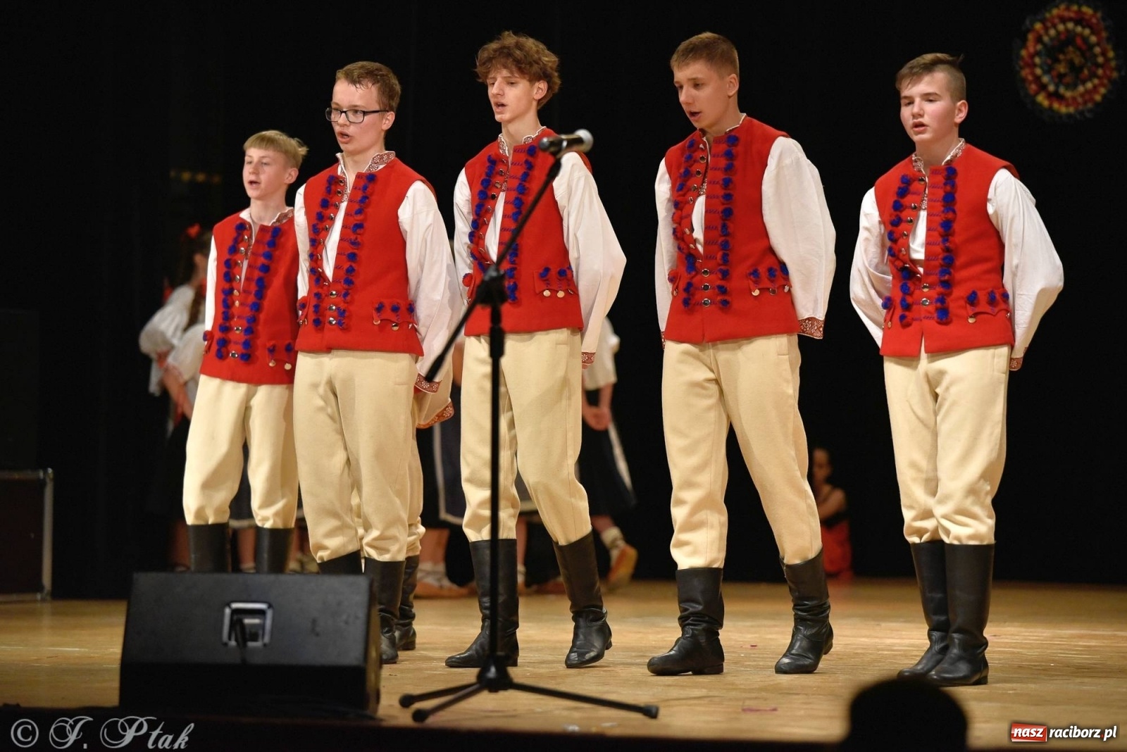 Zdjęcie w galerii na portalu naszraciborz.pl: Zespoły Źródła wspierają Kamilka. Piękny koncert w RCK [FOTO i WIDEO] wiadomości z regionu