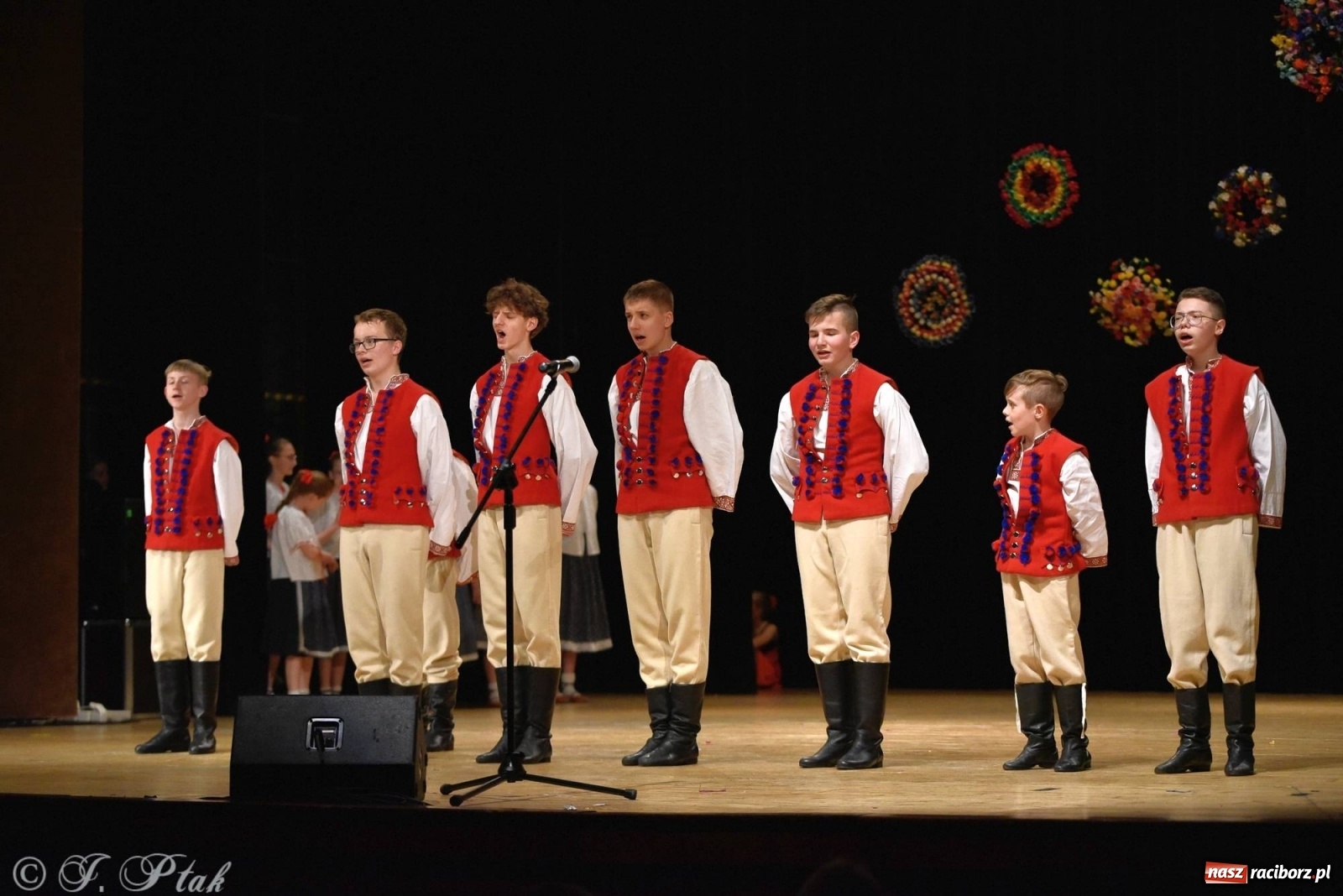 Zdjęcie w galerii na portalu naszraciborz.pl: Zespoły Źródła wspierają Kamilka. Piękny koncert w RCK [FOTO i WIDEO] wiadomości z regionu