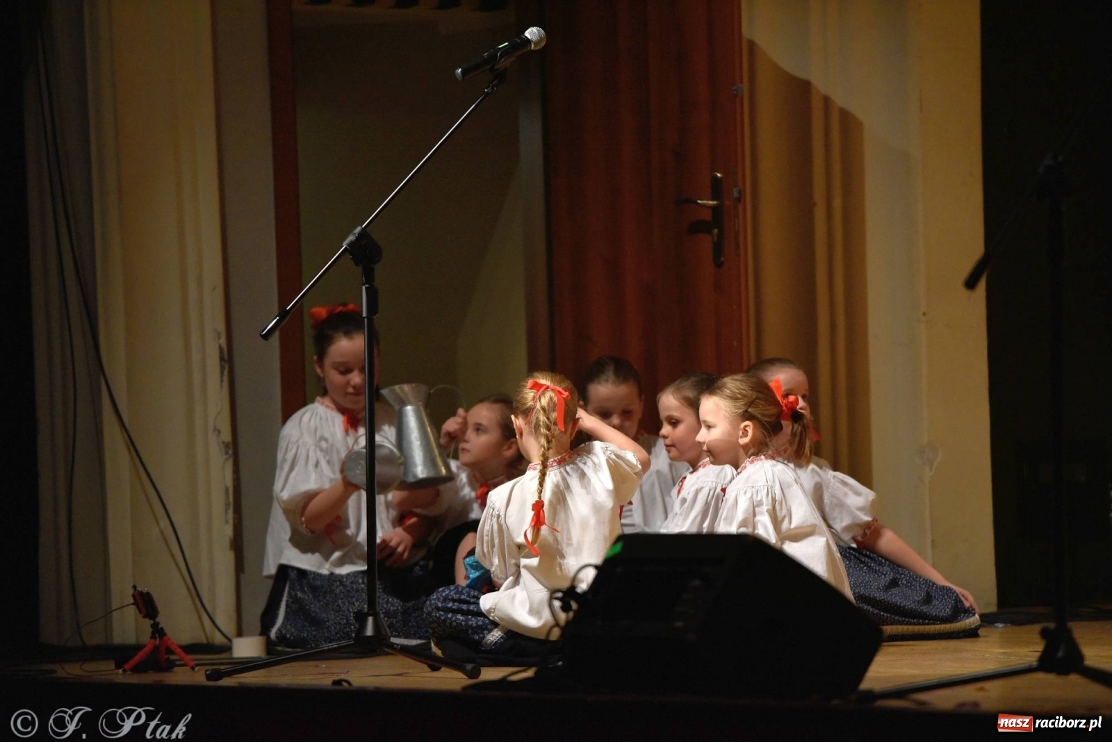 Zdjęcie w galerii na portalu naszraciborz.pl: Zespoły Źródła wspierają Kamilka. Piękny koncert w RCK [FOTO i WIDEO] wiadomości z regionu