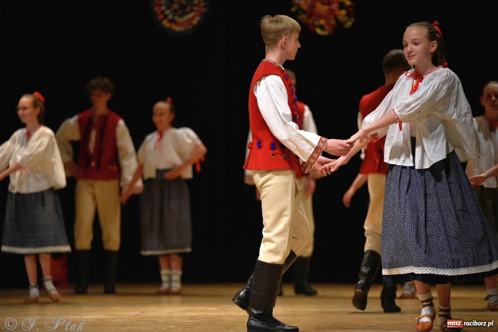 Zdjęcie w galerii na portalu naszraciborz.pl: Zespoły Źródła wspierają Kamilka. Piękny koncert w RCK [FOTO i WIDEO] wiadomości z regionu