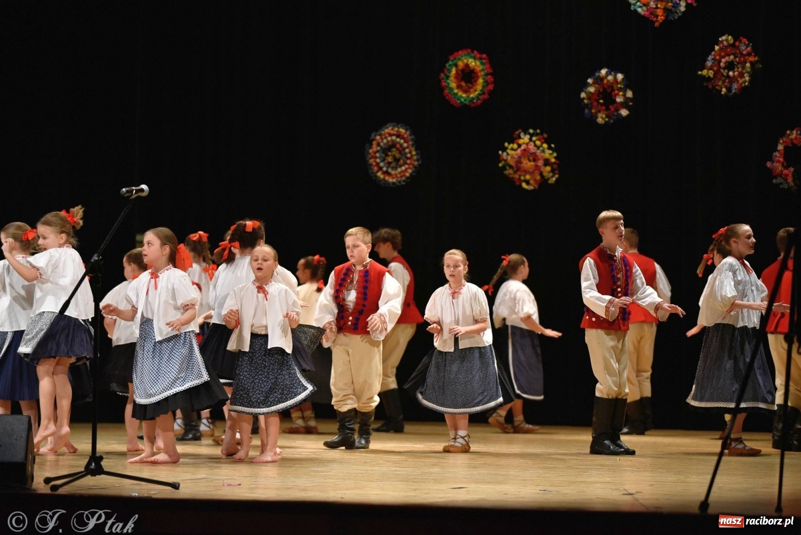 Zdjęcie w galerii na portalu naszraciborz.pl: Zespoły Źródła wspierają Kamilka. Piękny koncert w RCK [FOTO i WIDEO] wiadomości z regionu