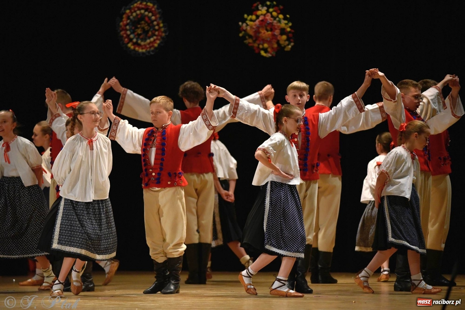 Zdjęcie w galerii na portalu naszraciborz.pl: Zespoły Źródła wspierają Kamilka. Piękny koncert w RCK [FOTO i WIDEO] wiadomości z regionu