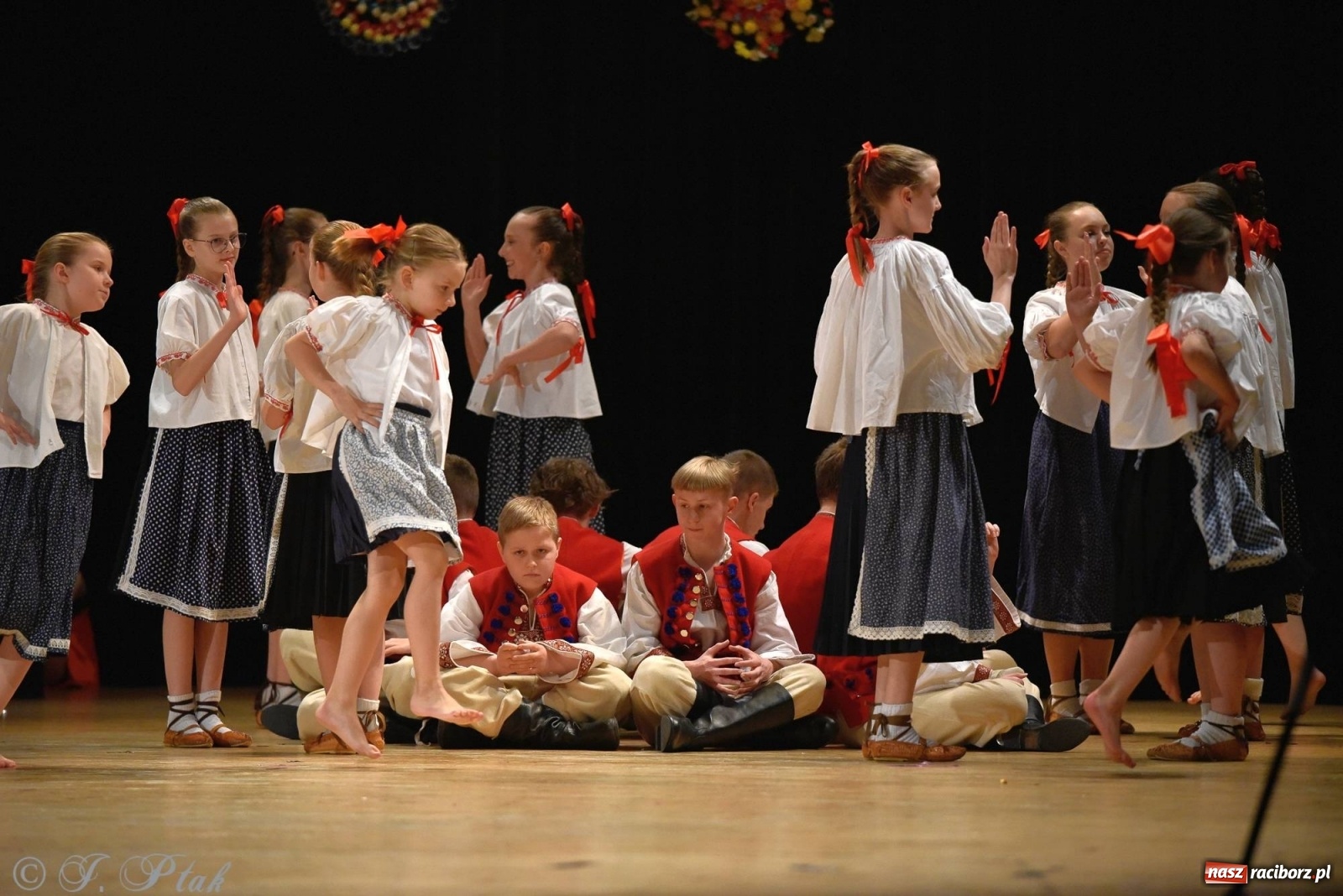 Zdjęcie w galerii na portalu naszraciborz.pl: Zespoły Źródła wspierają Kamilka. Piękny koncert w RCK [FOTO i WIDEO] wiadomości z regionu