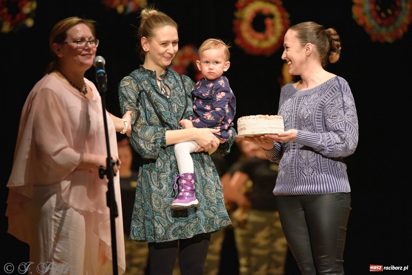 Zdjęcie w galerii na portalu naszraciborz.pl: Zespoły Źródła wspierają Kamilka. Piękny koncert w RCK [FOTO i WIDEO] wiadomości z regionu