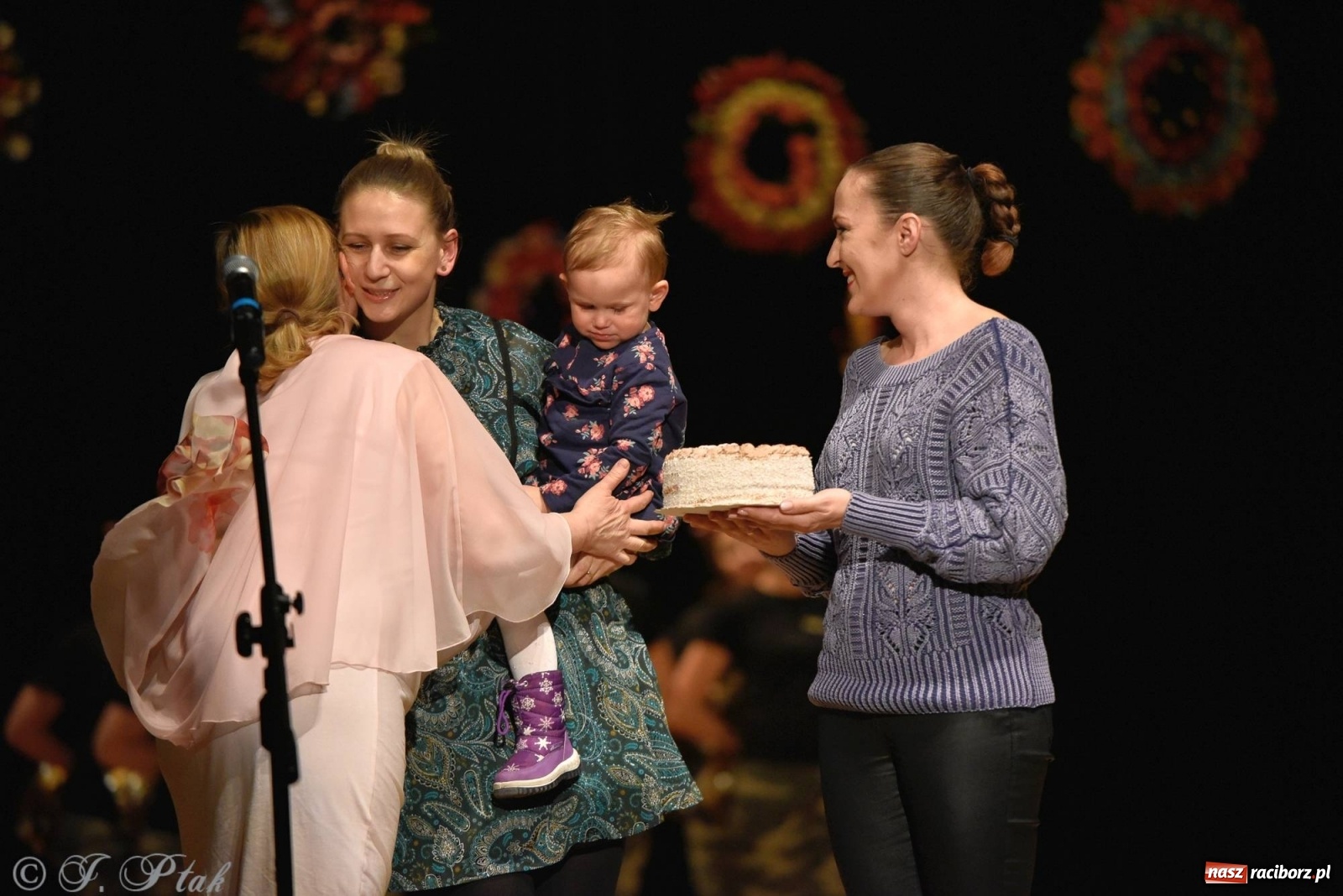 Zdjęcie w galerii na portalu naszraciborz.pl: Zespoły Źródła wspierają Kamilka. Piękny koncert w RCK [FOTO i WIDEO] wiadomości z regionu