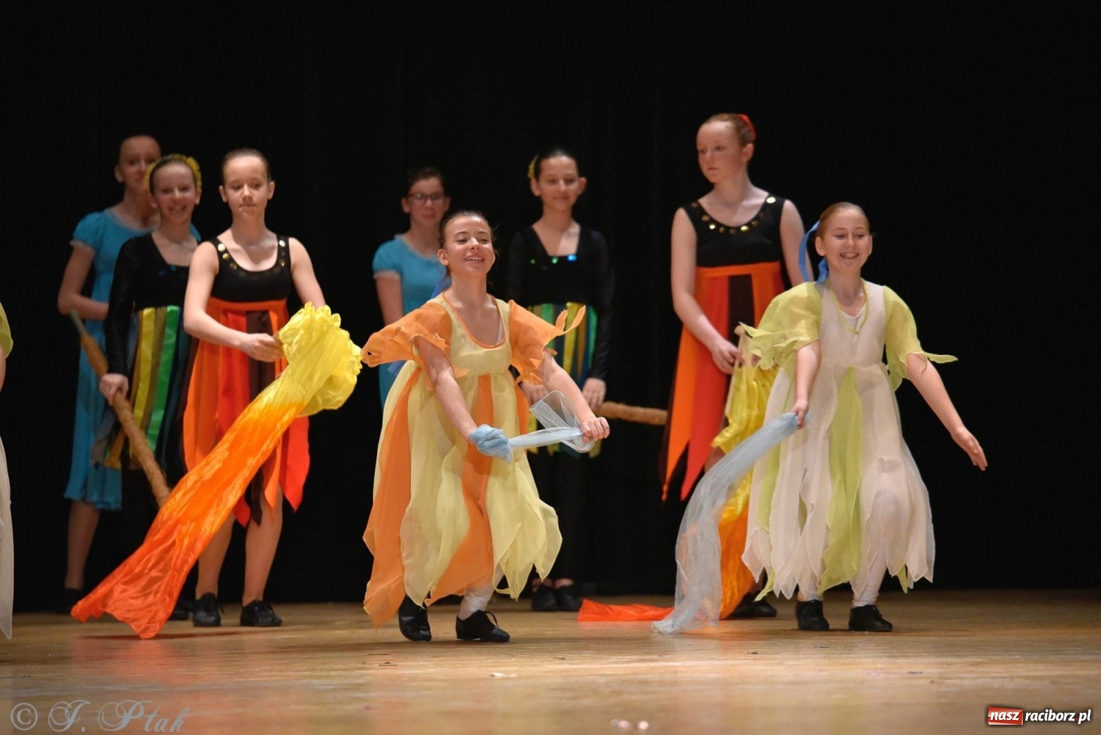 Zdjęcie w galerii na portalu naszraciborz.pl: Zespoły Źródła wspierają Kamilka. Piękny koncert w RCK [FOTO i WIDEO] wiadomości z regionu