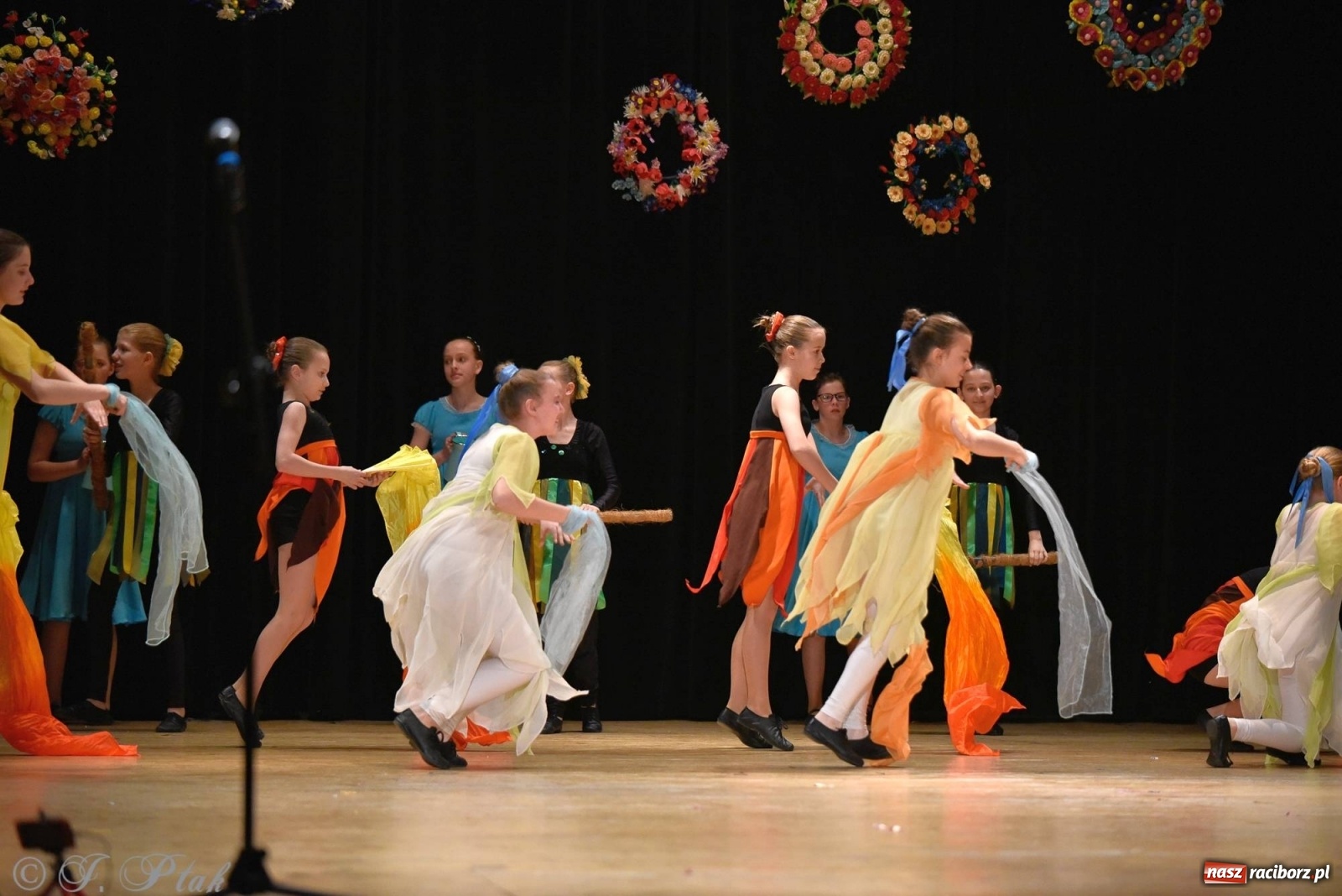 Zdjęcie w galerii na portalu naszraciborz.pl: Zespoły Źródła wspierają Kamilka. Piękny koncert w RCK [FOTO i WIDEO] wiadomości z regionu