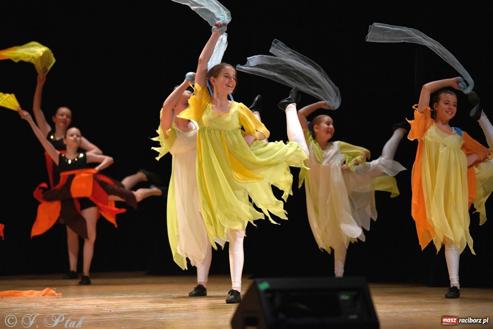 Zdjęcie w galerii na portalu naszraciborz.pl: Zespoły Źródła wspierają Kamilka. Piękny koncert w RCK [FOTO i WIDEO] wiadomości z regionu