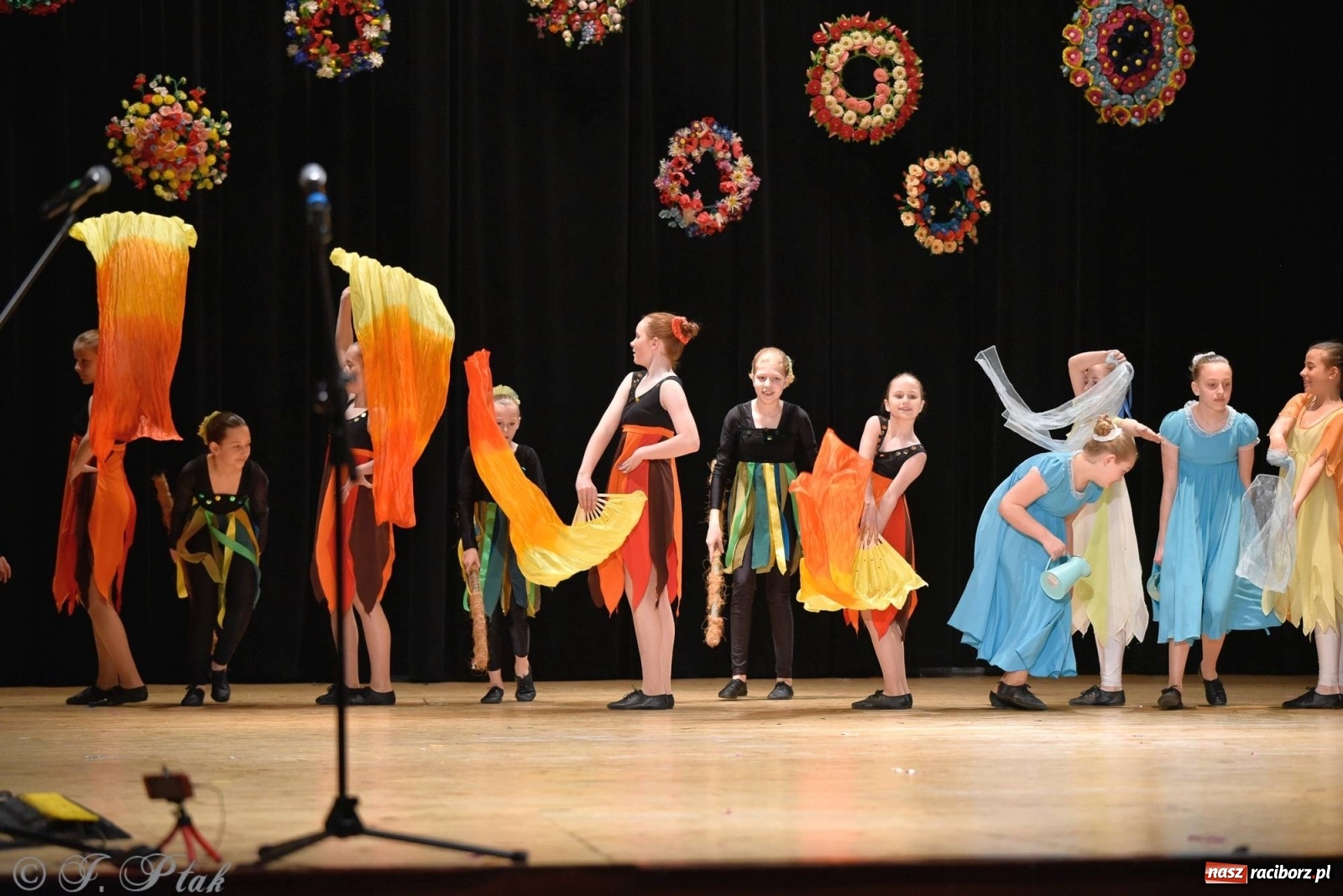 Zdjęcie w galerii na portalu naszraciborz.pl: Zespoły Źródła wspierają Kamilka. Piękny koncert w RCK [FOTO i WIDEO] wiadomości z regionu