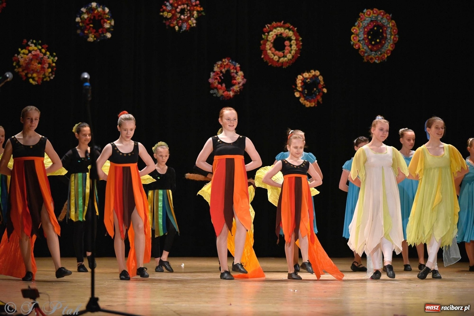 Zdjęcie w galerii na portalu naszraciborz.pl: Zespoły Źródła wspierają Kamilka. Piękny koncert w RCK [FOTO i WIDEO] wiadomości z regionu