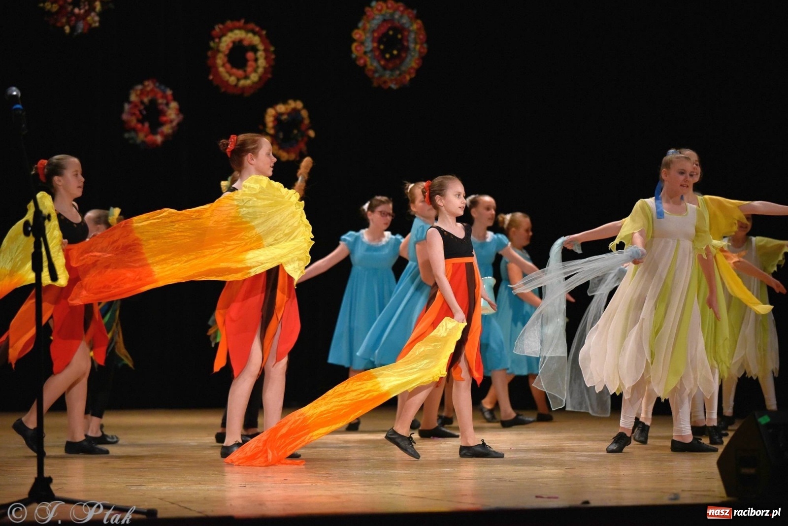 Zdjęcie w galerii na portalu naszraciborz.pl: Zespoły Źródła wspierają Kamilka. Piękny koncert w RCK [FOTO i WIDEO] wiadomości z regionu