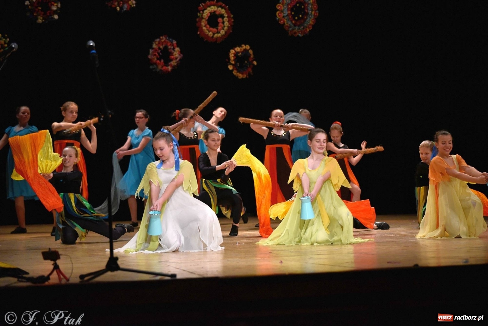 Zdjęcie w galerii na portalu naszraciborz.pl: Zespoły Źródła wspierają Kamilka. Piękny koncert w RCK [FOTO i WIDEO] wiadomości z regionu