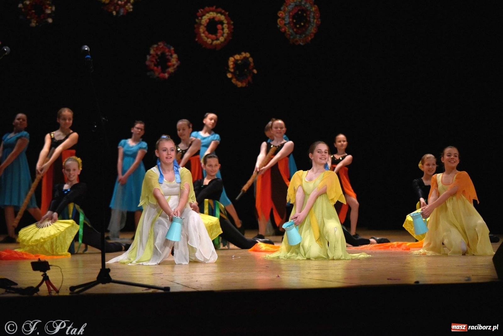 Zdjęcie w galerii na portalu naszraciborz.pl: Zespoły Źródła wspierają Kamilka. Piękny koncert w RCK [FOTO i WIDEO] wiadomości z regionu