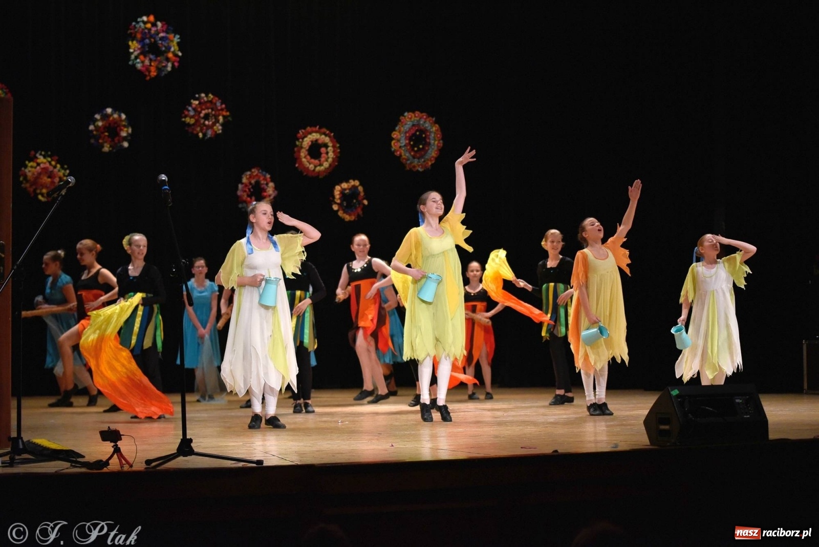 Zdjęcie w galerii na portalu naszraciborz.pl: Zespoły Źródła wspierają Kamilka. Piękny koncert w RCK [FOTO i WIDEO] wiadomości z regionu