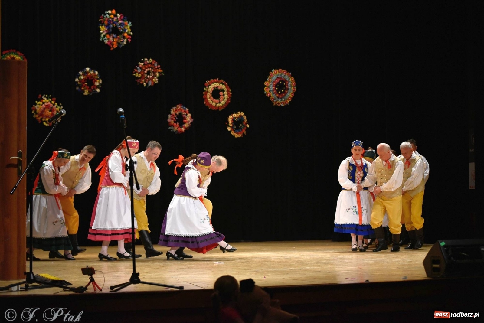 Zdjęcie w galerii na portalu naszraciborz.pl: Zespoły Źródła wspierają Kamilka. Piękny koncert w RCK [FOTO i WIDEO] wiadomości z regionu