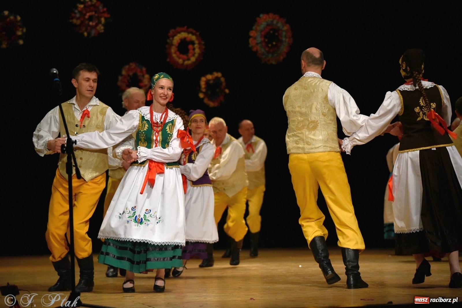Zdjęcie w galerii na portalu naszraciborz.pl: Zespoły Źródła wspierają Kamilka. Piękny koncert w RCK [FOTO i WIDEO] wiadomości z regionu