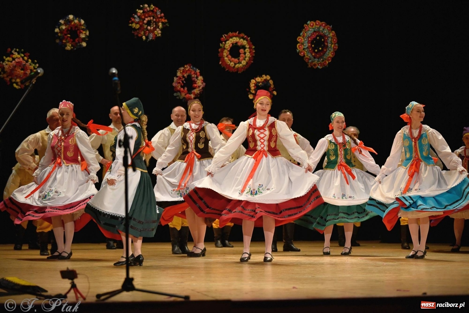 Zdjęcie w galerii na portalu naszraciborz.pl: Zespoły Źródła wspierają Kamilka. Piękny koncert w RCK [FOTO i WIDEO] wiadomości z regionu