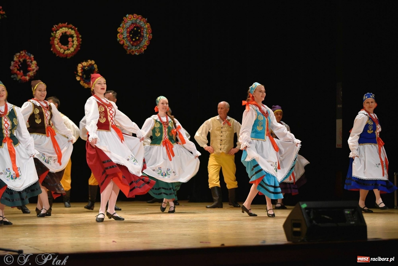 Zdjęcie w galerii na portalu naszraciborz.pl: Zespoły Źródła wspierają Kamilka. Piękny koncert w RCK [FOTO i WIDEO] wiadomości z regionu