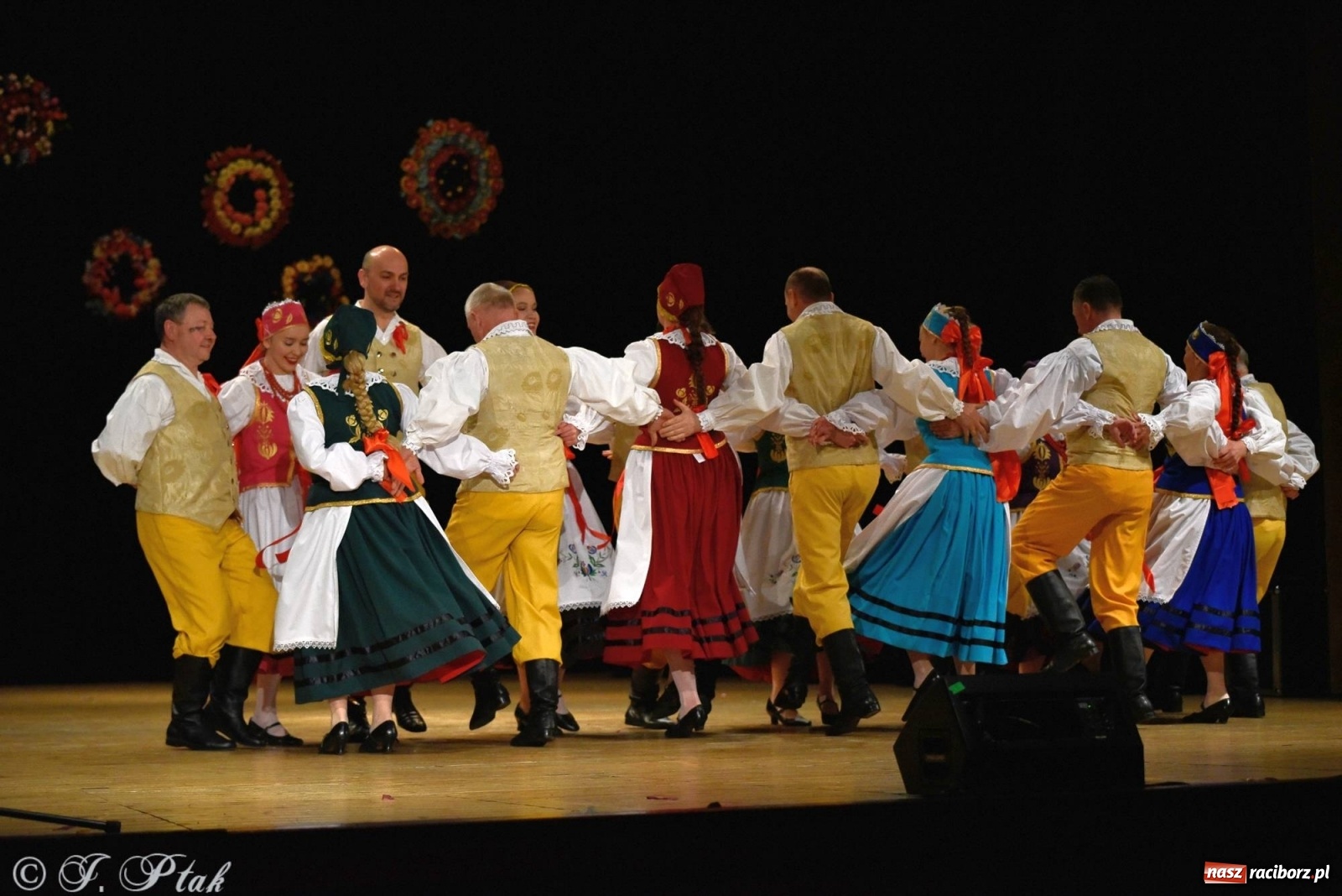 Zdjęcie w galerii na portalu naszraciborz.pl: Zespoły Źródła wspierają Kamilka. Piękny koncert w RCK [FOTO i WIDEO] wiadomości z regionu