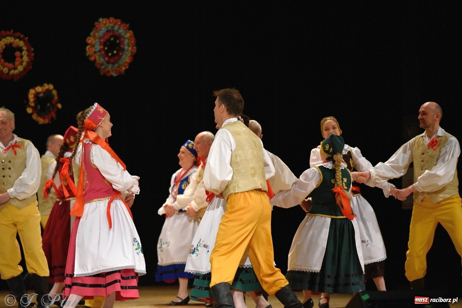 Zdjęcie w galerii na portalu naszraciborz.pl: Zespoły Źródła wspierają Kamilka. Piękny koncert w RCK [FOTO i WIDEO] wiadomości z regionu