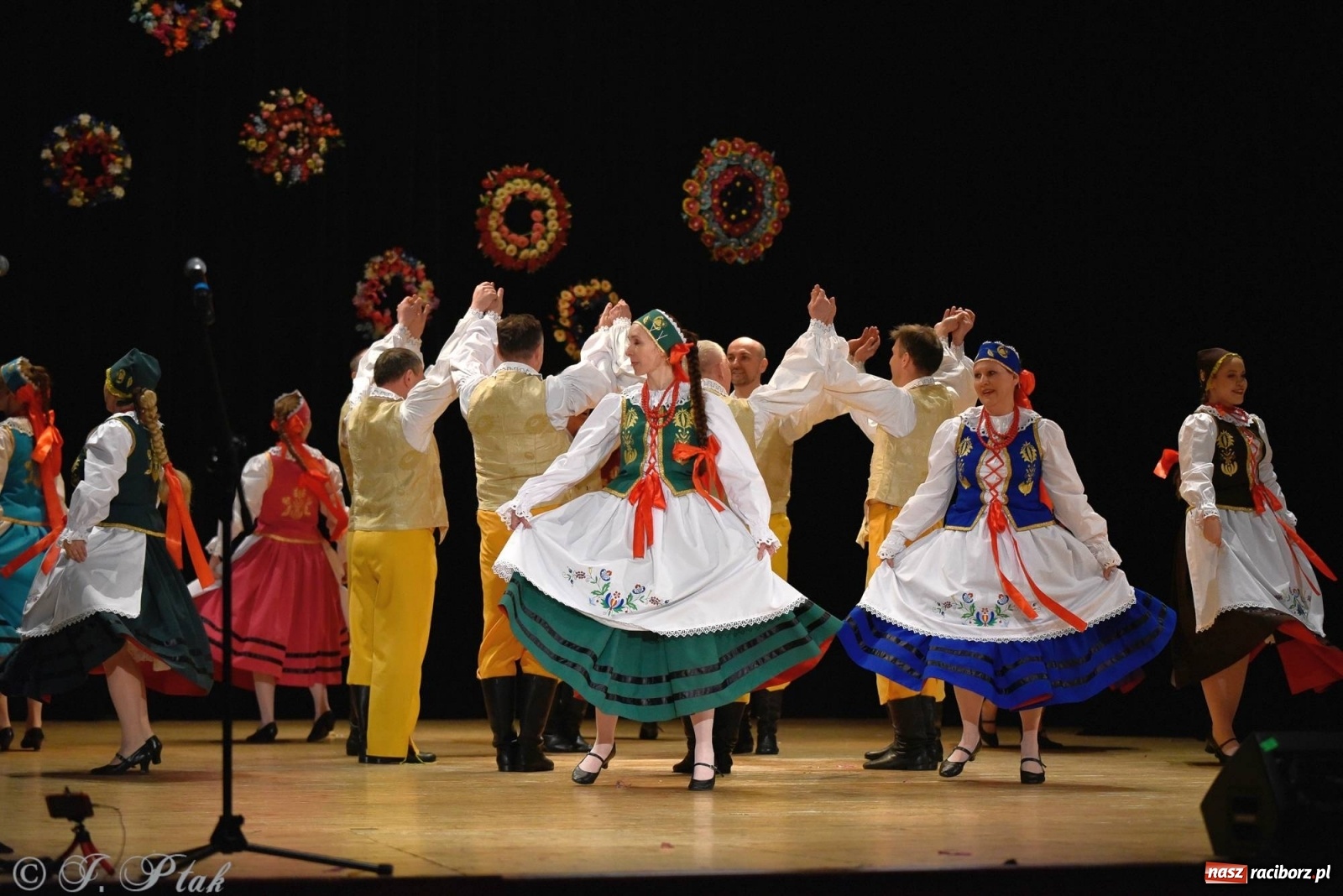 Zdjęcie w galerii na portalu naszraciborz.pl: Zespoły Źródła wspierają Kamilka. Piękny koncert w RCK [FOTO i WIDEO] wiadomości z regionu