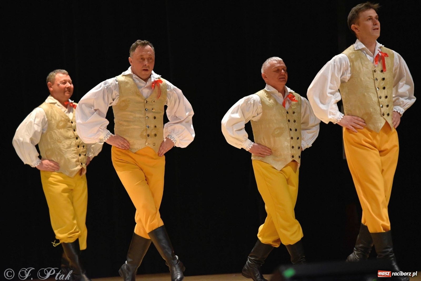 Zdjęcie w galerii na portalu naszraciborz.pl: Zespoły Źródła wspierają Kamilka. Piękny koncert w RCK [FOTO i WIDEO] wiadomości z regionu