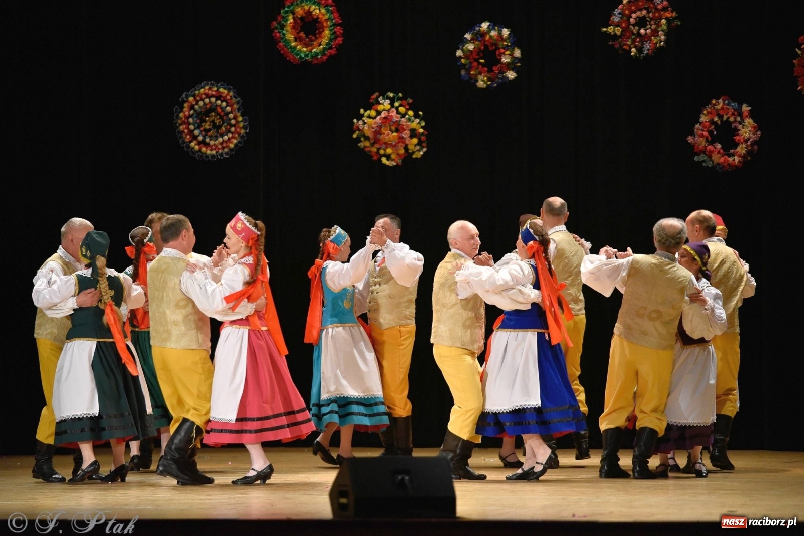 Zdjęcie w galerii na portalu naszraciborz.pl: Zespoły Źródła wspierają Kamilka. Piękny koncert w RCK [FOTO i WIDEO] wiadomości z regionu